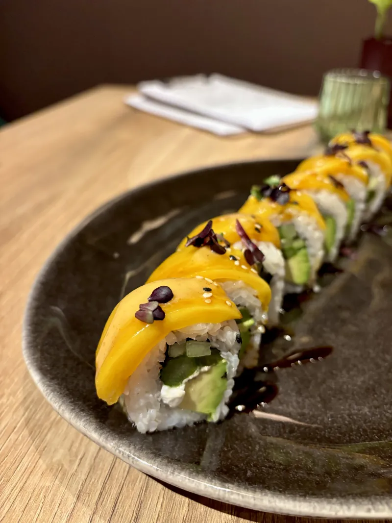 Sunset Roll mit Mango